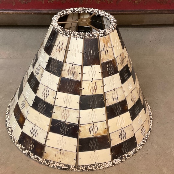 Unbelievable lampshade! Weighs approximately 3 lbs.(no bundle). See description